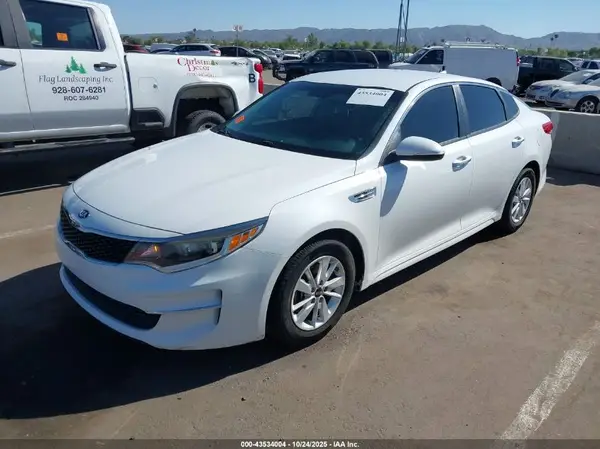 5XXGT4L33JG230716 2018 KIA OPTIMA - Image 2