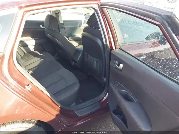 5XXGT4L33JG232210 2018 KIA OPTIMA - Image 8