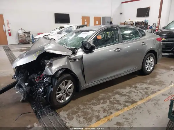 5XXGT4L33JG232739 2018 KIA OPTIMA - Image 2