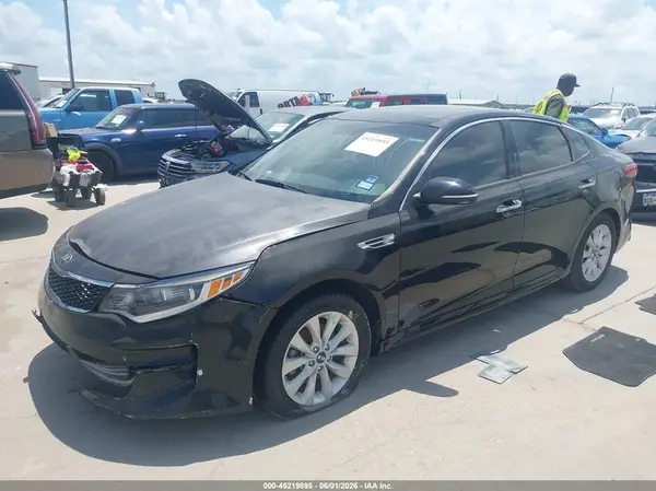 5XXGT4L33JG233521 2018 KIA OPTIMA - Image 2