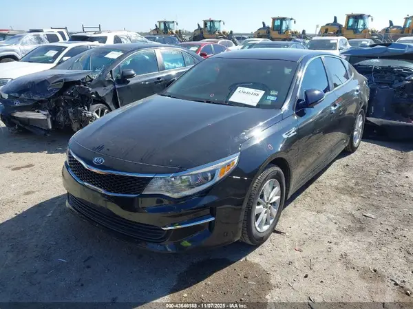 5XXGT4L33JG235043 2018 KIA OPTIMA - Image 2