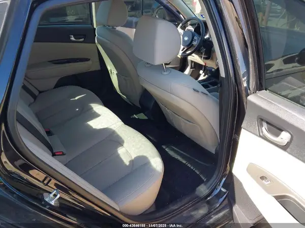 5XXGT4L33JG235043 2018 KIA OPTIMA - Image 8
