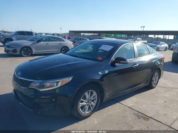 5XXGT4L33JG235060 2018 KIA OPTIMA - Image 2