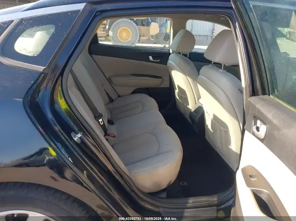 5XXGT4L33JG235060 2018 KIA OPTIMA - Image 8