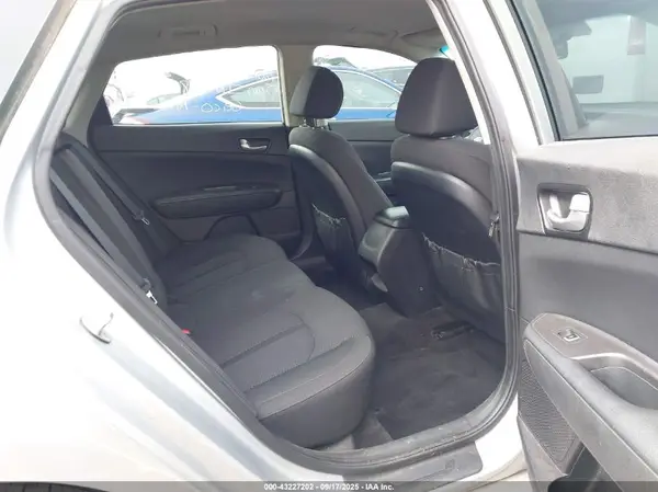 5XXGT4L33JG235270 2018 KIA OPTIMA - Image 8