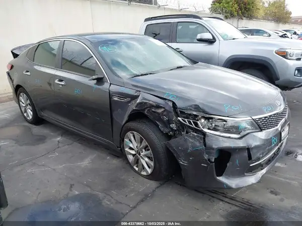 5XXGT4L33JG239626 2018 KIA OPTIMA - Image 1