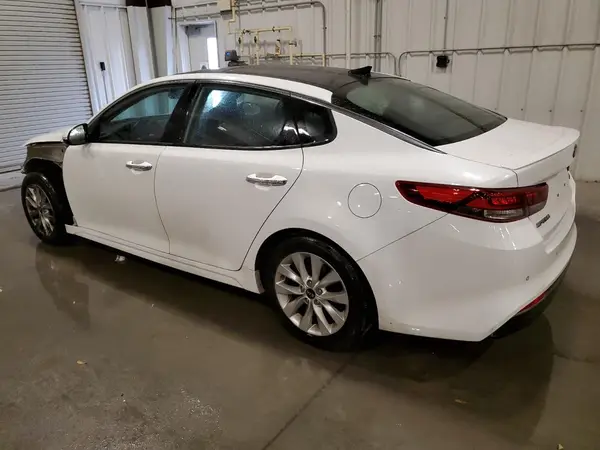 5XXGT4L33JG240484 2018 KIA OPTIMA - Image 2