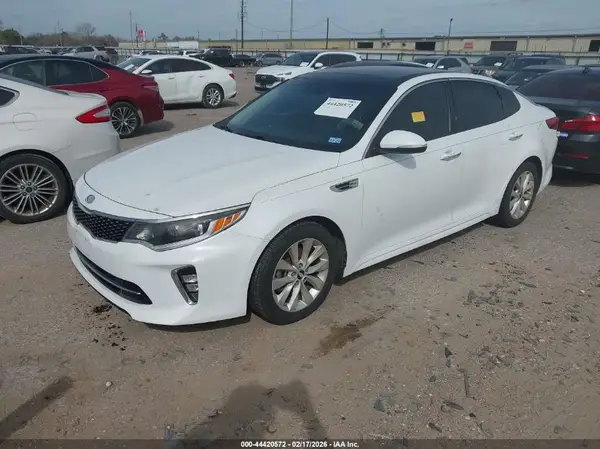 5XXGT4L33JG241117 2018 KIA OPTIMA - Image 2