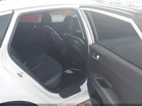 5XXGT4L33JG241117 2018 KIA OPTIMA - Image 8