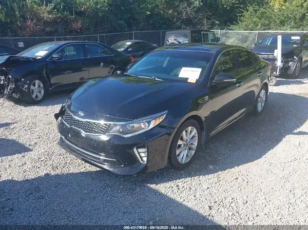 5XXGT4L33JG241800 2018 KIA OPTIMA - Image 2
