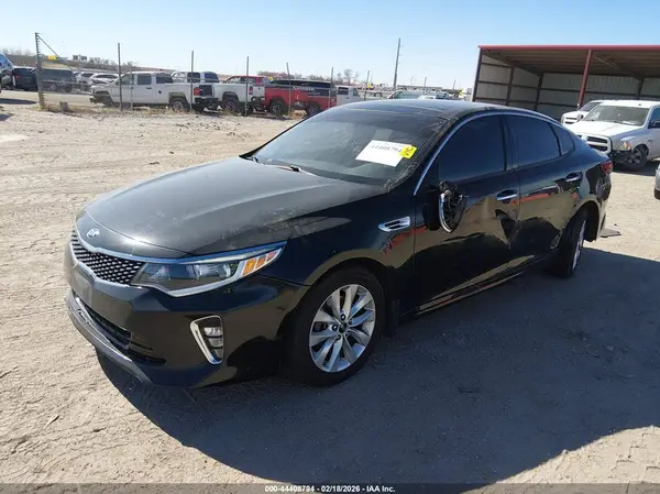5XXGT4L33JG242123 2018 KIA OPTIMA - Image 2
