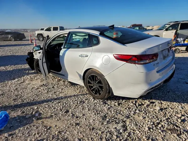 5XXGT4L33JG243840 2018 KIA OPTIMA - Image 2