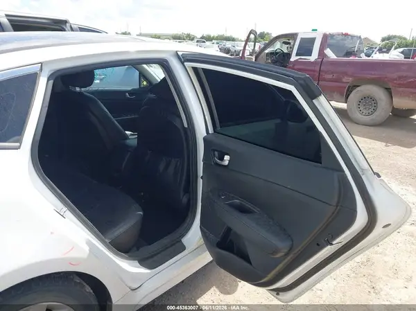 5XXGT4L33JG243854 2018 KIA OPTIMA - Image 8