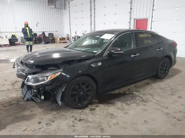 5XXGT4L33JG244647 2018 KIA OPTIMA - Image 2