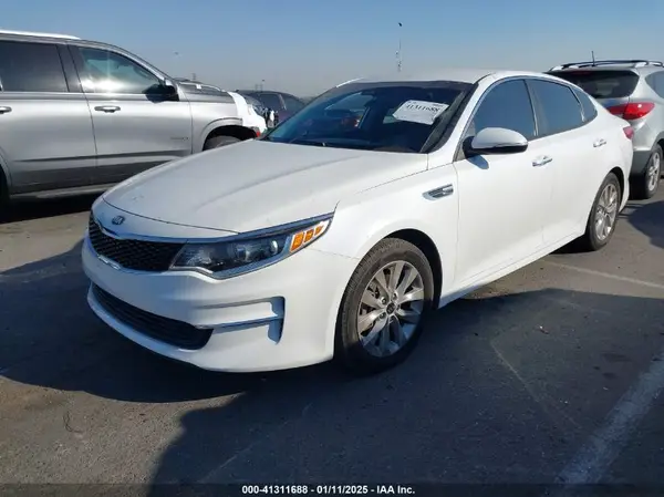 5XXGT4L33JG251114 2018 KIA OPTIMA - Image 2