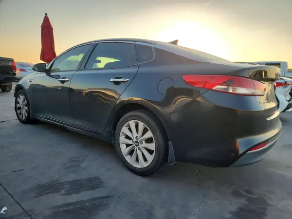 5XXGT4L33JG251629 2018 KIA OPTIMA - Image 2
