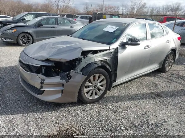 5XXGT4L33JG251923 2018 KIA OPTIMA - Image 2