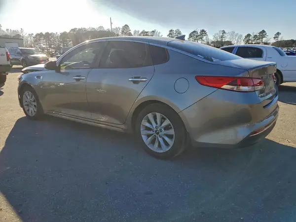 5XXGT4L33JG252280 2018 KIA OPTIMA - Image 2