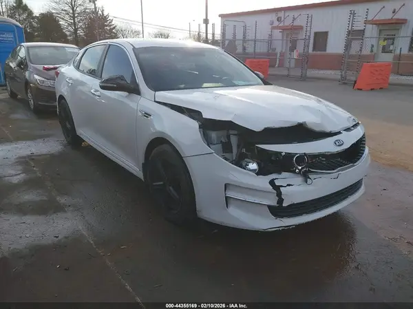 5XXGT4L33JG253851 2018 KIA OPTIMA - Image 1