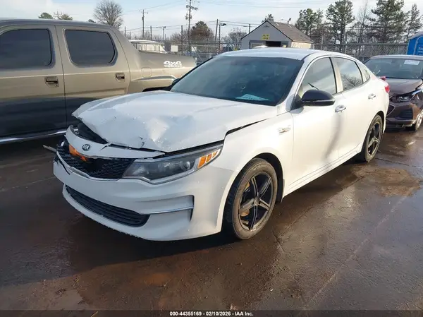 5XXGT4L33JG253851 2018 KIA OPTIMA - Image 2