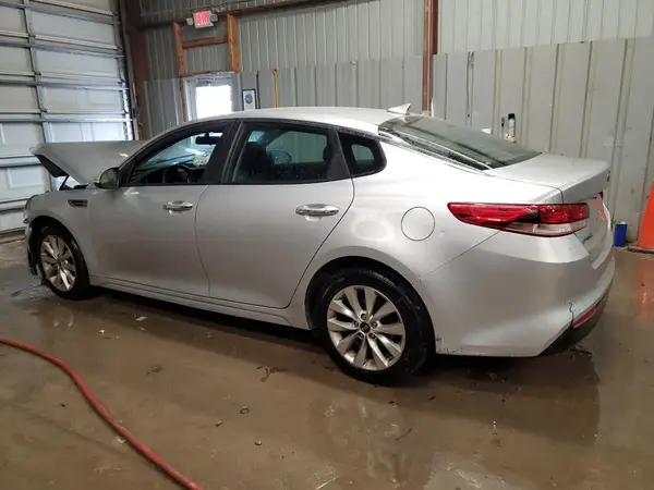 5XXGT4L33JG256393 2018 KIA OPTIMA - Image 2