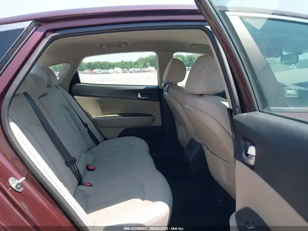 5XXGT4L33JG257009 2018 KIA OPTIMA - Image 8