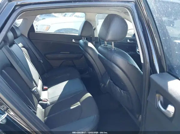 5XXGT4L33JG257589 2018 KIA OPTIMA - Image 8