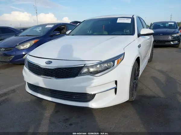 5XXGT4L33JG258869 2018 KIA OPTIMA - Image 2