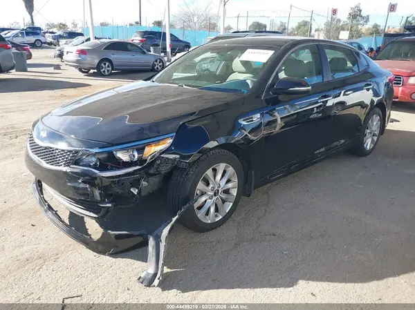 5XXGT4L33JG259052 2018 KIA OPTIMA - Image 2
