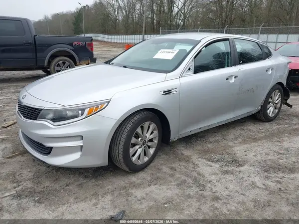 5XXGT4L33JG259178 2018 KIA OPTIMA - Image 2