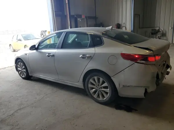 5XXGT4L33JG259388 2018 KIA OPTIMA - Image 2