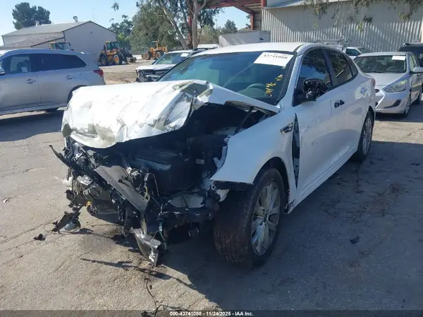 5XXGT4L33JG261528 2018 KIA OPTIMA - Image 2