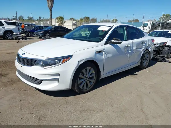 5XXGT4L33JG264428 2018 KIA OPTIMA - Image 2