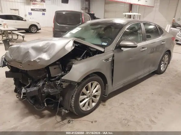 5XXGT4L33JG266552 2018 KIA OPTIMA - Image 2