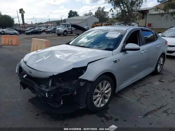 5XXGT4L33JG268995 2018 KIA OPTIMA - Image 2