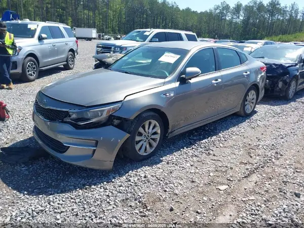 5XXGT4L33JG269127 2018 KIA OPTIMA - Image 2