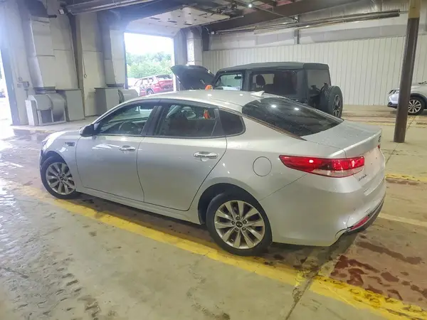 5XXGT4L33JG269810 2018 KIA OPTIMA - Image 2