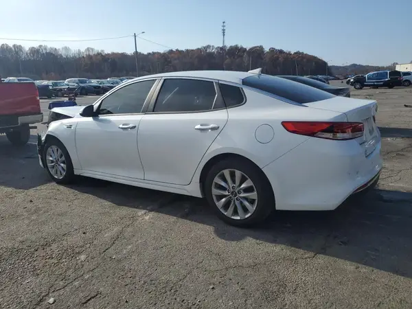5XXGT4L33JG270102 2018 KIA OPTIMA - Image 2
