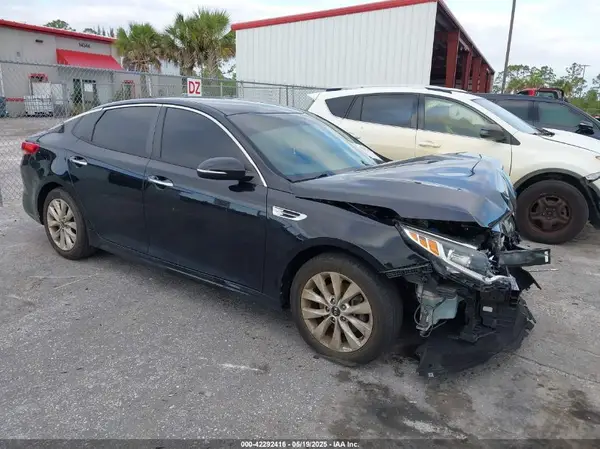 5XXGT4L33JG270472 2018 KIA OPTIMA - Image 1