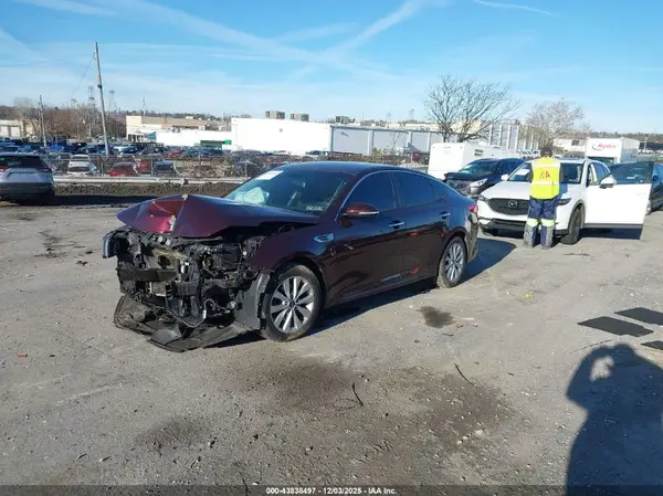 5XXGT4L33JG271508 2018 KIA OPTIMA - Image 2