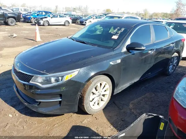 5XXGT4L33JG272223 2018 KIA OPTIMA - Image 2