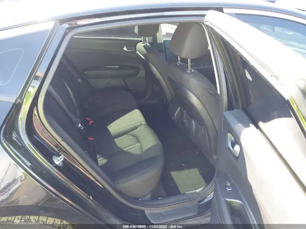 5XXGT4L33JG272223 2018 KIA OPTIMA - Image 8