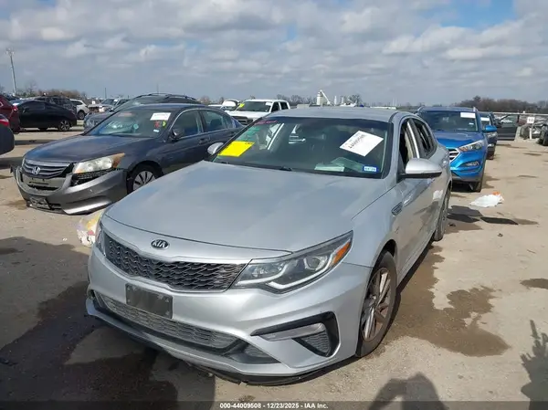 5XXGT4L33KG283417 2019 KIA OPTIMA - Image 2