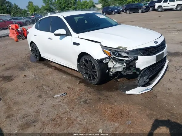 5XXGT4L33KG306825 2019 KIA OPTIMA - Image 1