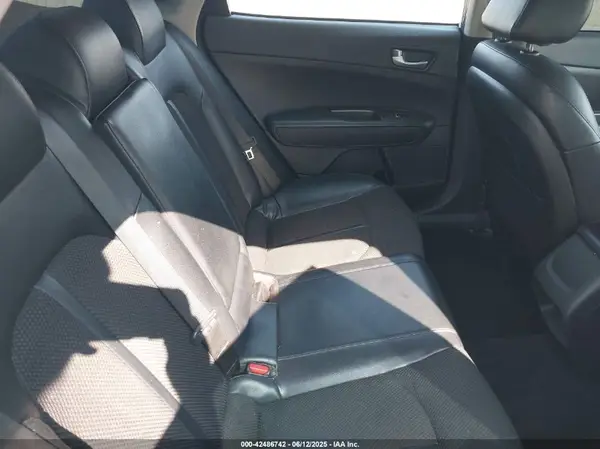 5XXGT4L33KG306825 2019 KIA OPTIMA - Image 8