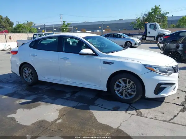 5XXGT4L33KG324175 2019 KIA OPTIMA - Image 1