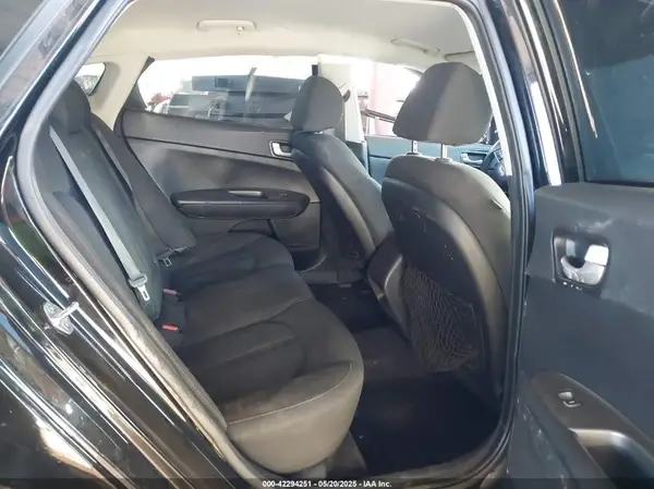 5XXGT4L33KG344636 2019 KIA OPTIMA - Image 8