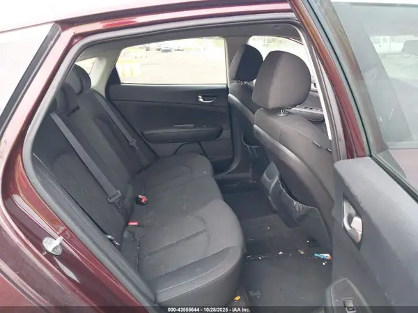 5XXGT4L34GG007769 2016 KIA OPTIMA - Image 8