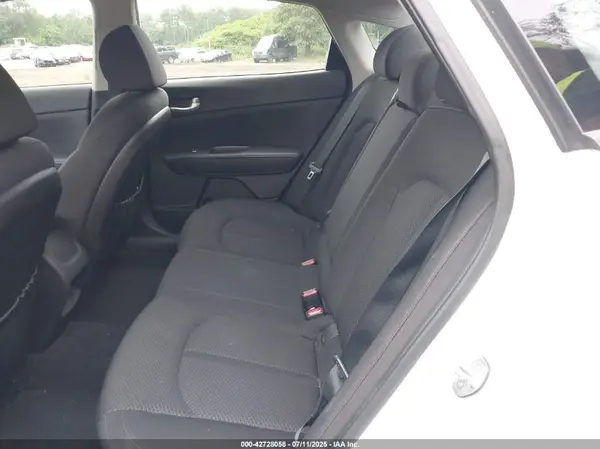 5XXGT4L34GG012129 2016 KIA OPTIMA - Image 8
