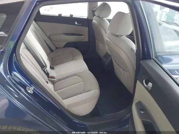 5XXGT4L34GG016651 2016 KIA OPTIMA - Image 8